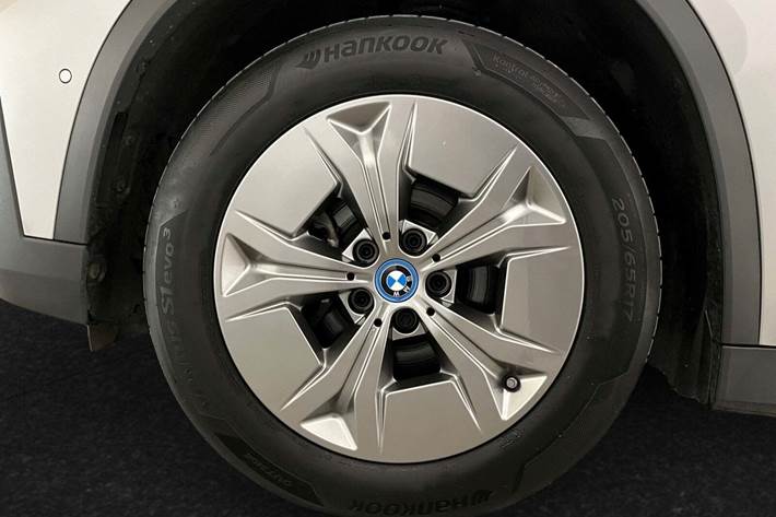 Sølv BMW iX1 fra 2023