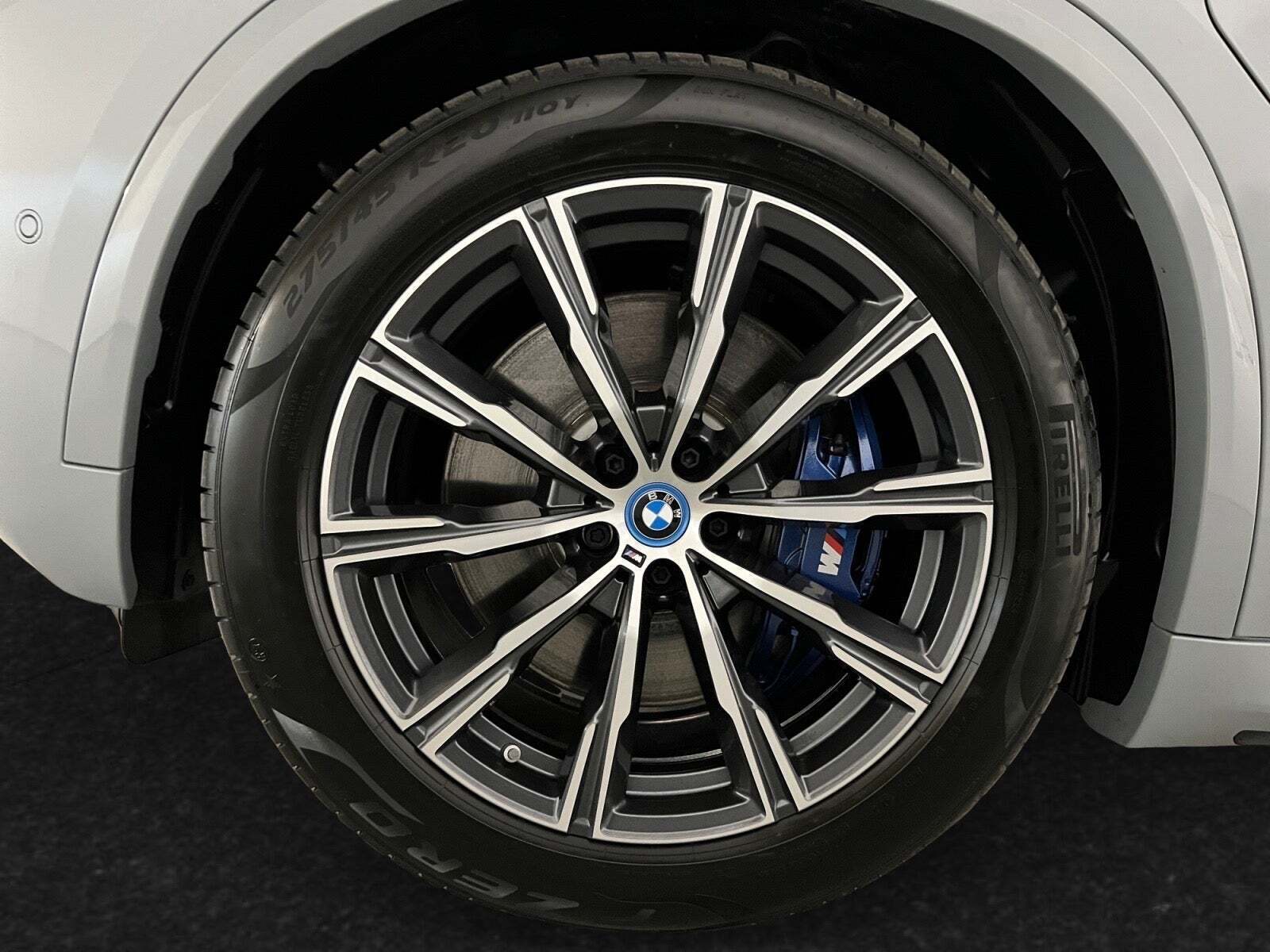 Grå BMW X5 fra 2025