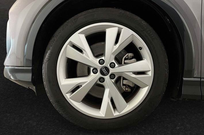 Grå Audi Q4 e-tron fra 2022