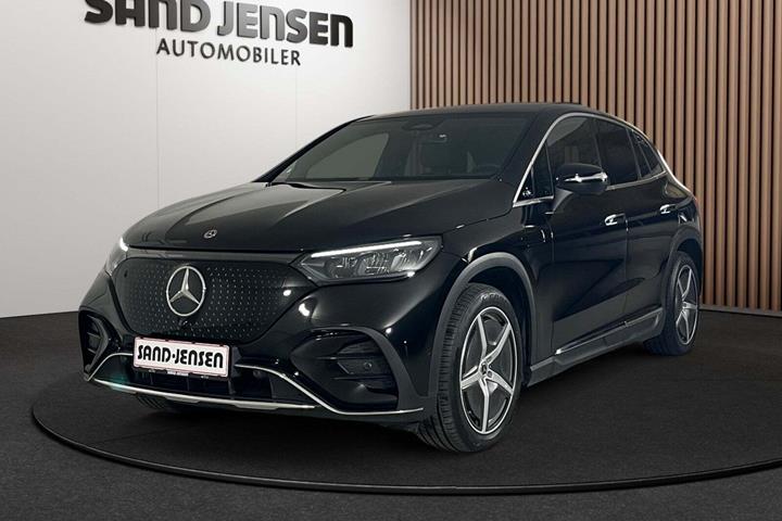 Sort Mercedes EQE350 SUV fra 2023 set udefra