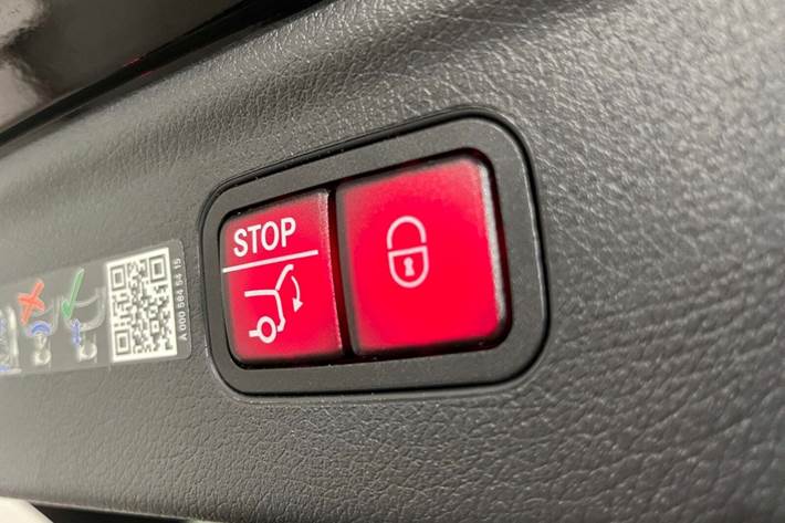 Sort Mercedes EQE350 SUV fra 2023