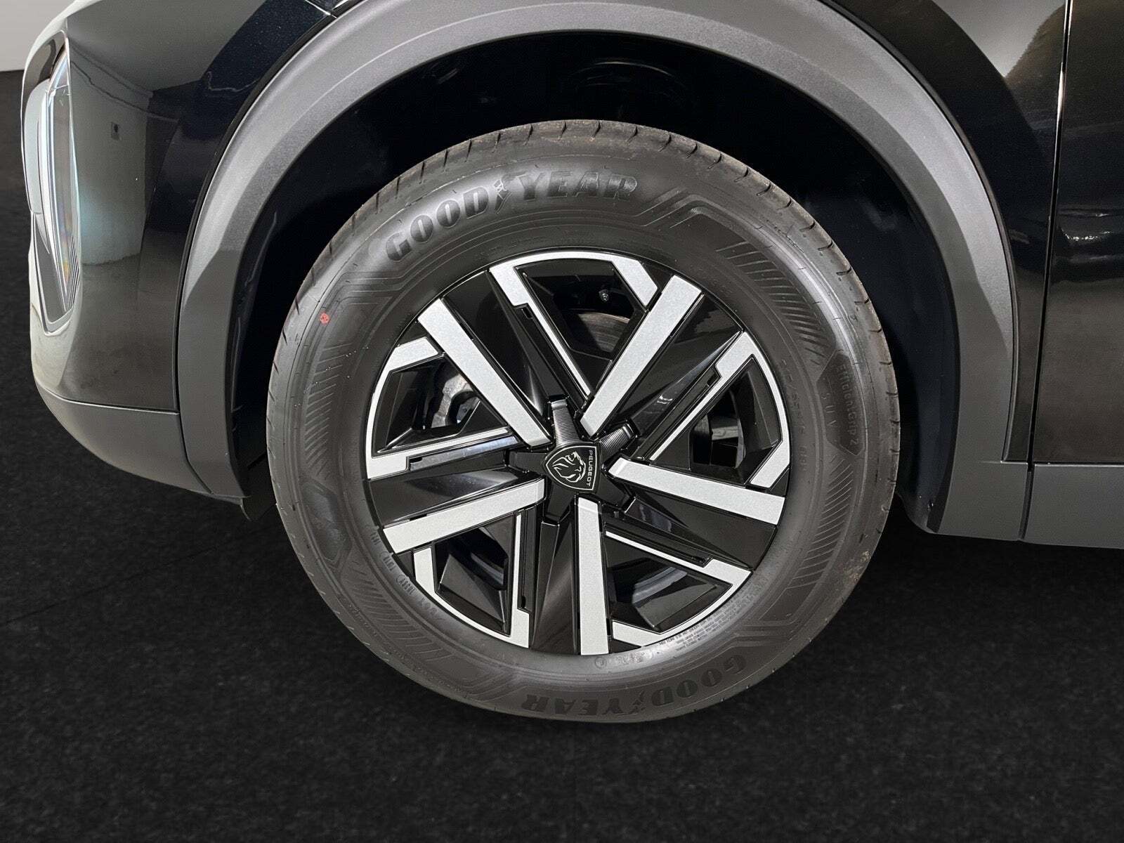 Sort Peugeot e-2008 fra 2024