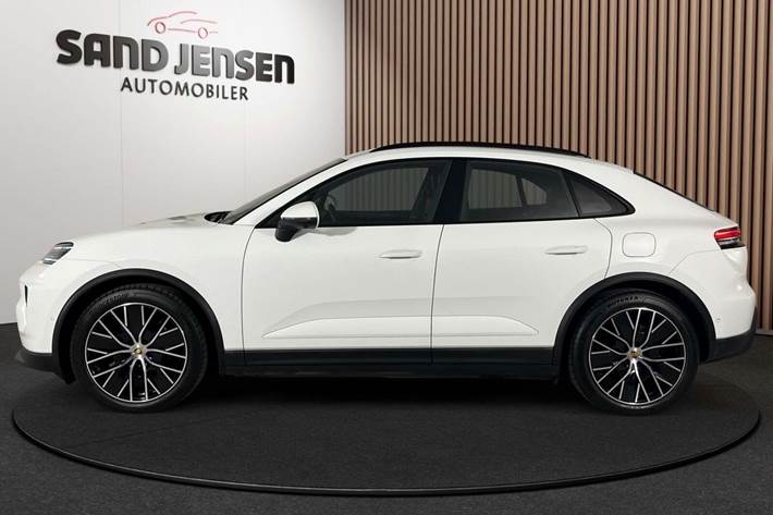 Hvid Porsche Macan 4 fra 2025