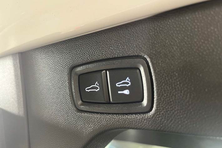 Hvid Porsche Macan 4 fra 2025