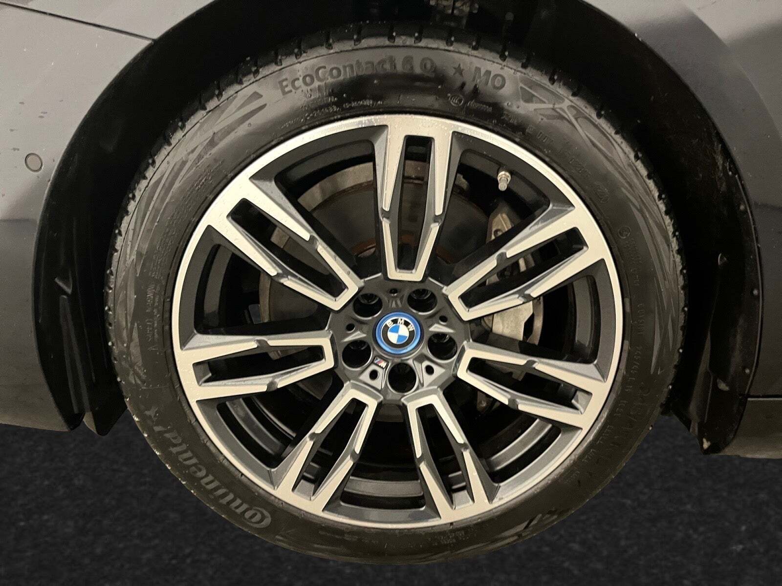 Sort BMW i5 fra 2025