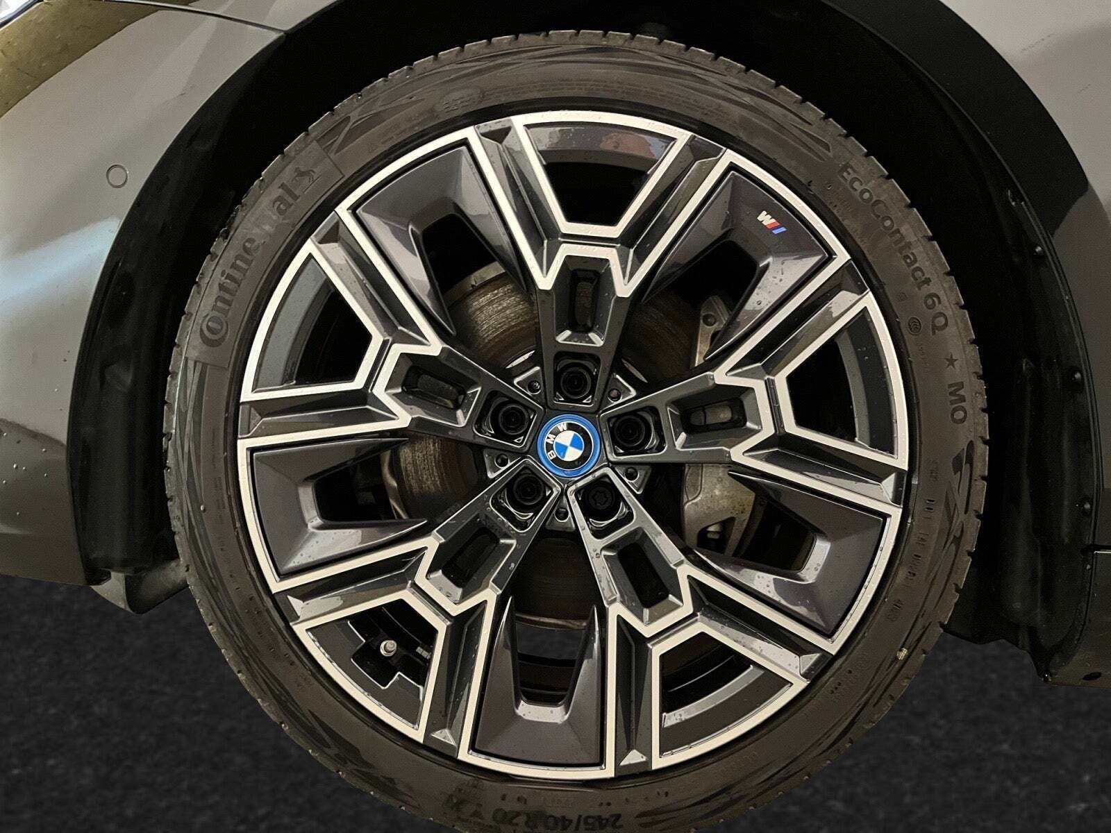 Sort BMW i5 fra 2024