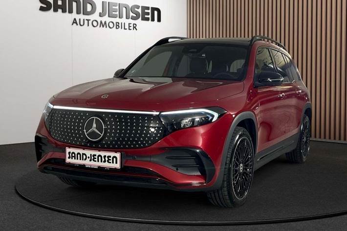 Rød Mercedes EQB300 fra 2024 set udefra