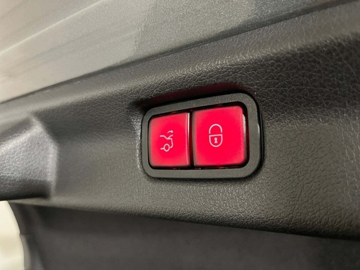 Grå Mercedes EQE300 fra 2023