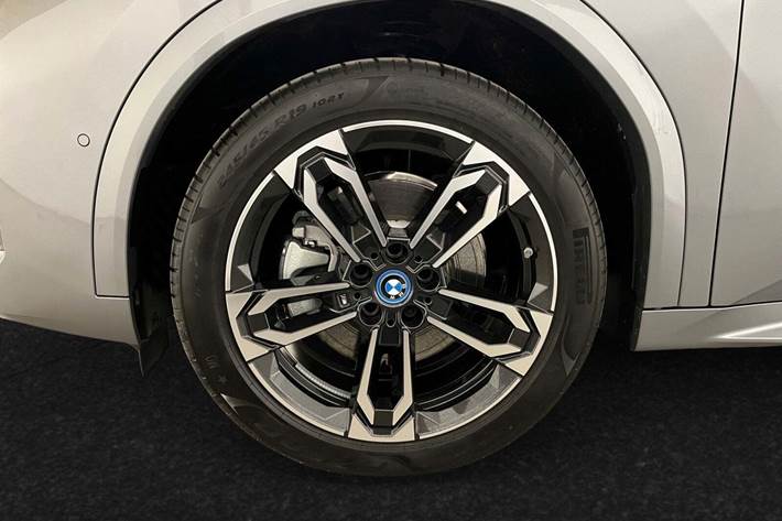 Grå BMW iX2 fra 2025