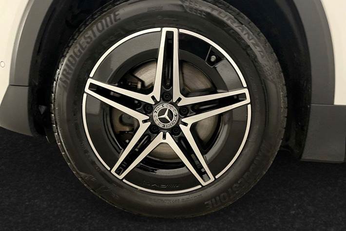 Hvid Mercedes EQB250 fra 2024