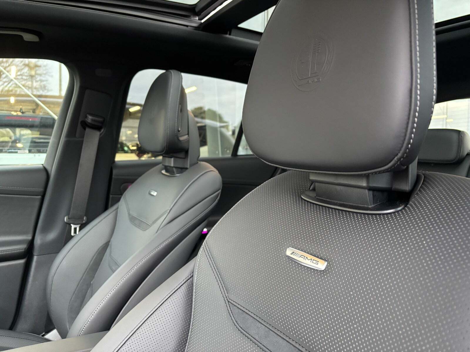 Blå Mercedes GLC63 fra 2025