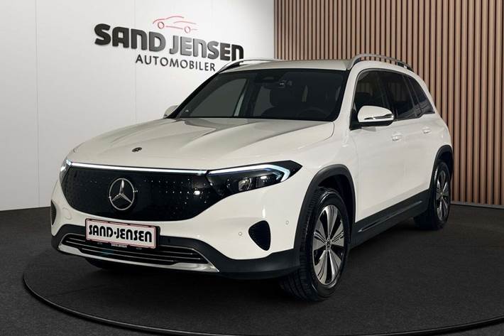 Hvid Mercedes EQB300 fra 2025 set udefra
