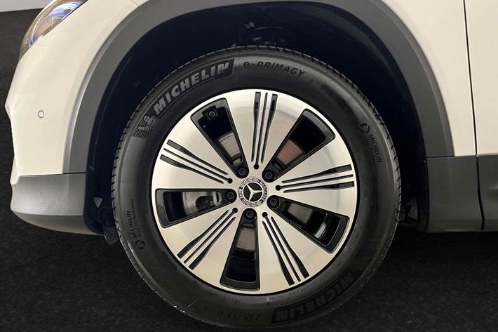 Hvid Mercedes EQB300 fra 2025