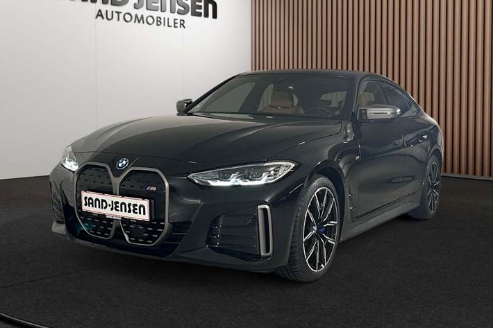 Sort BMW i4 fra 2024 set udefra