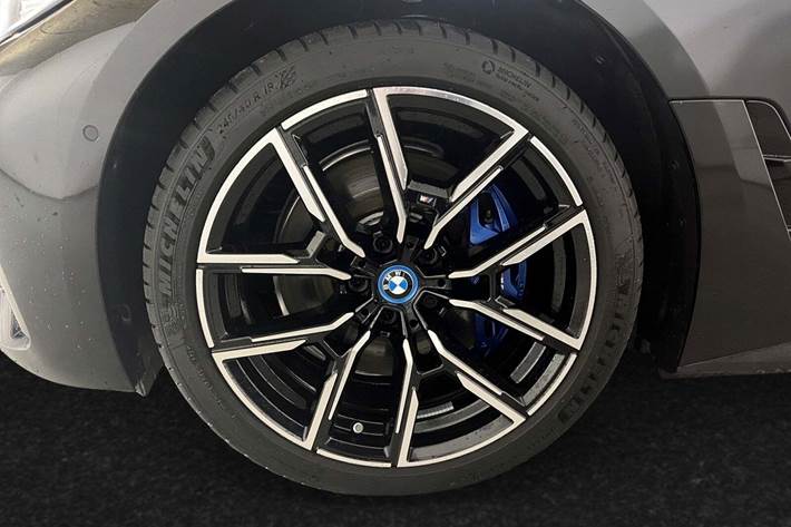 Sort BMW i4 fra 2024