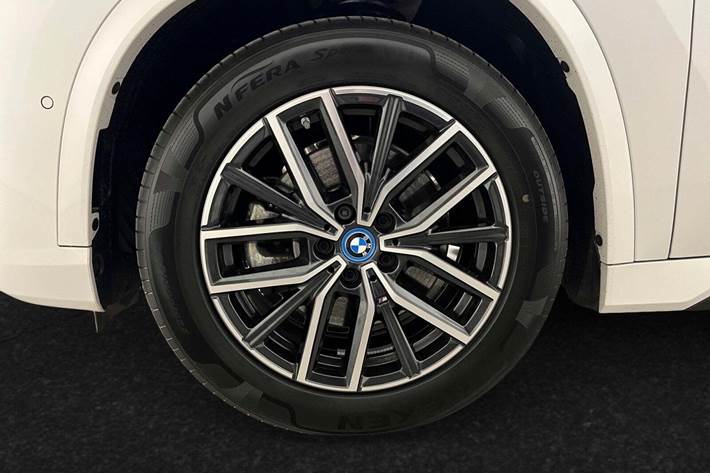 Hvid BMW iX1 fra 2024