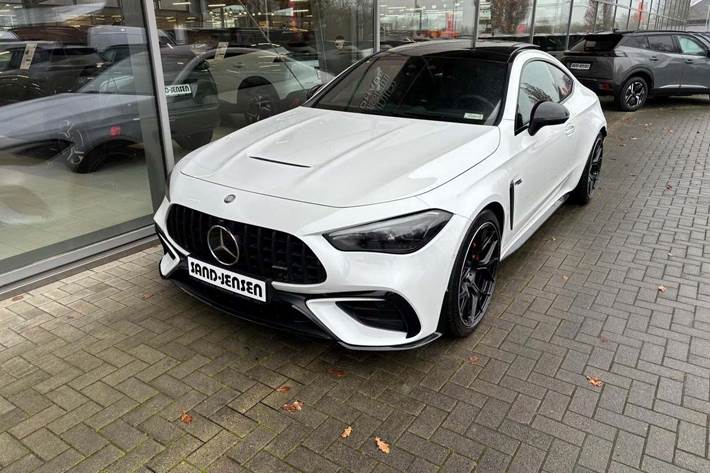 Hvid Mercedes CLE53 fra 2025 set udefra