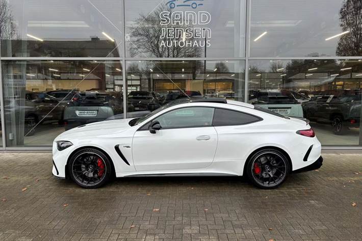 Hvid Mercedes CLE53 fra 2025 set udefra