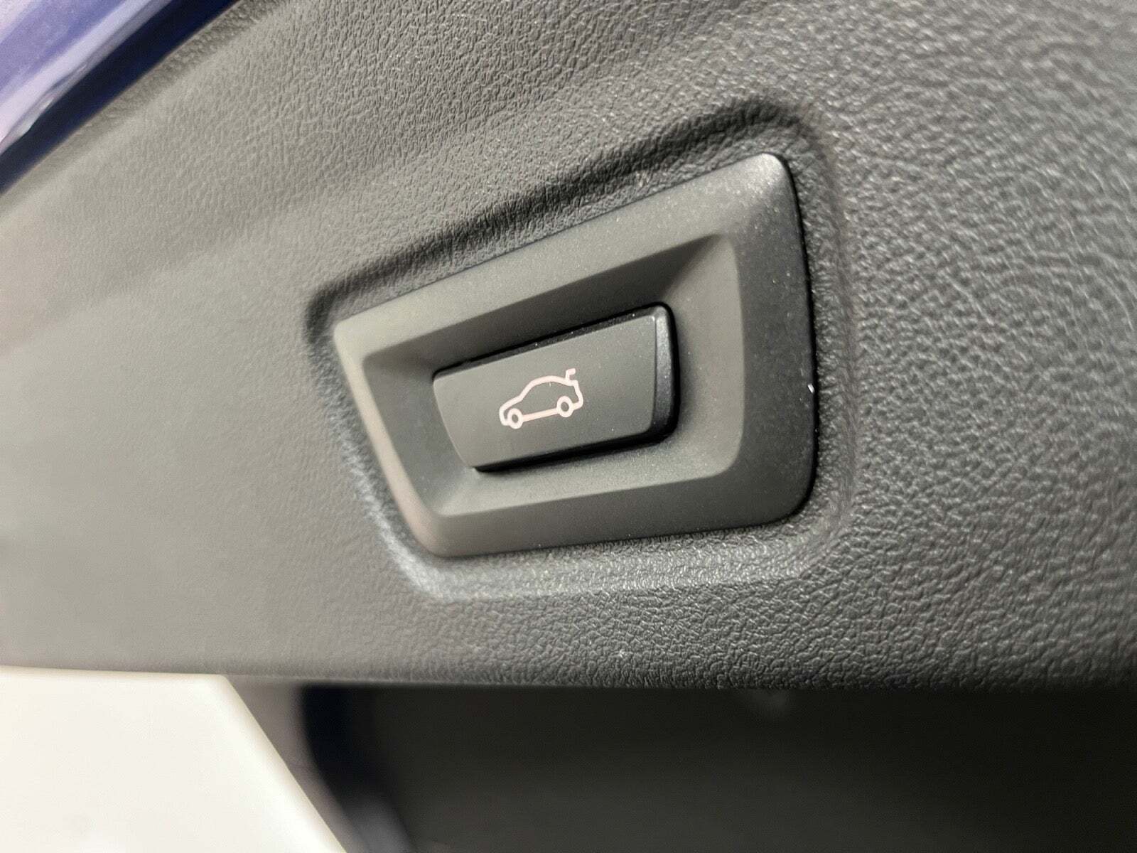 Blå BMW i4 fra 2024