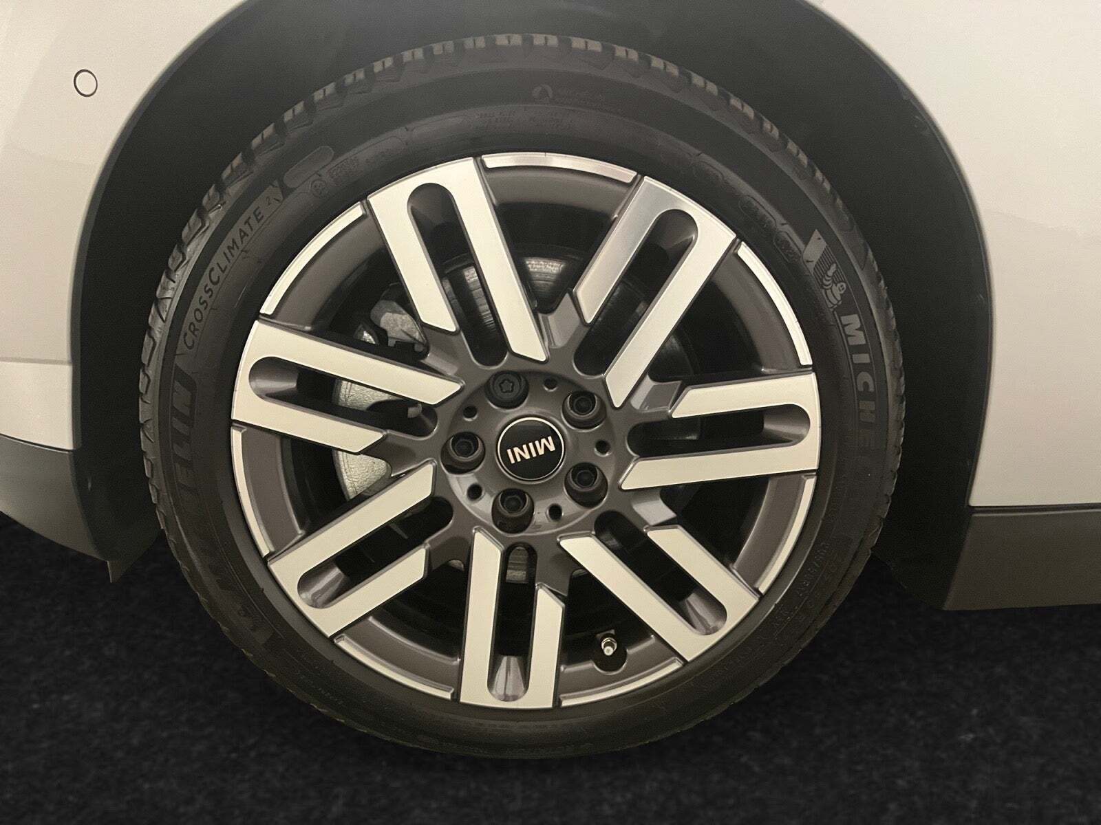 Grå Mini Cooper SE fra 2025