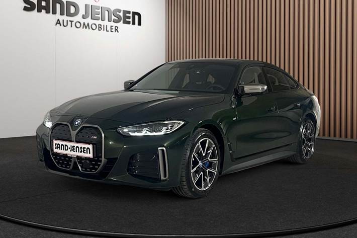 Grøn BMW i4 fra 2024 set udefra