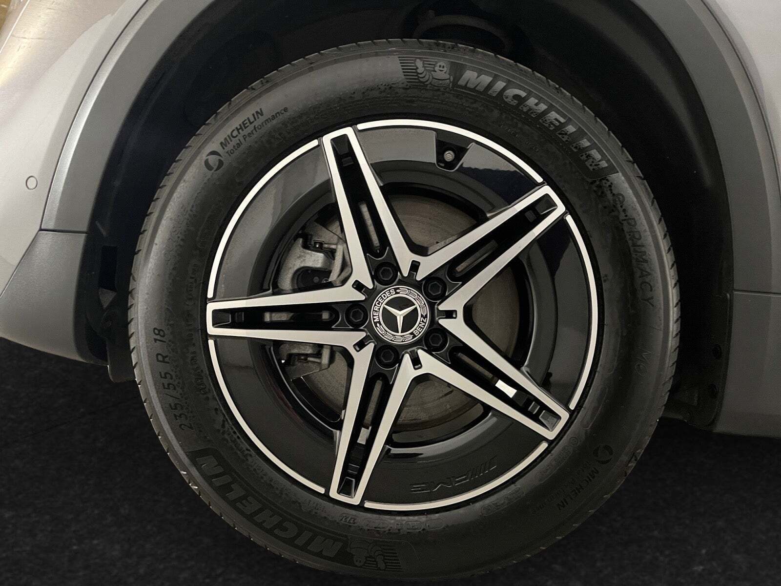 Grå Mercedes EQB250+ fra 2025