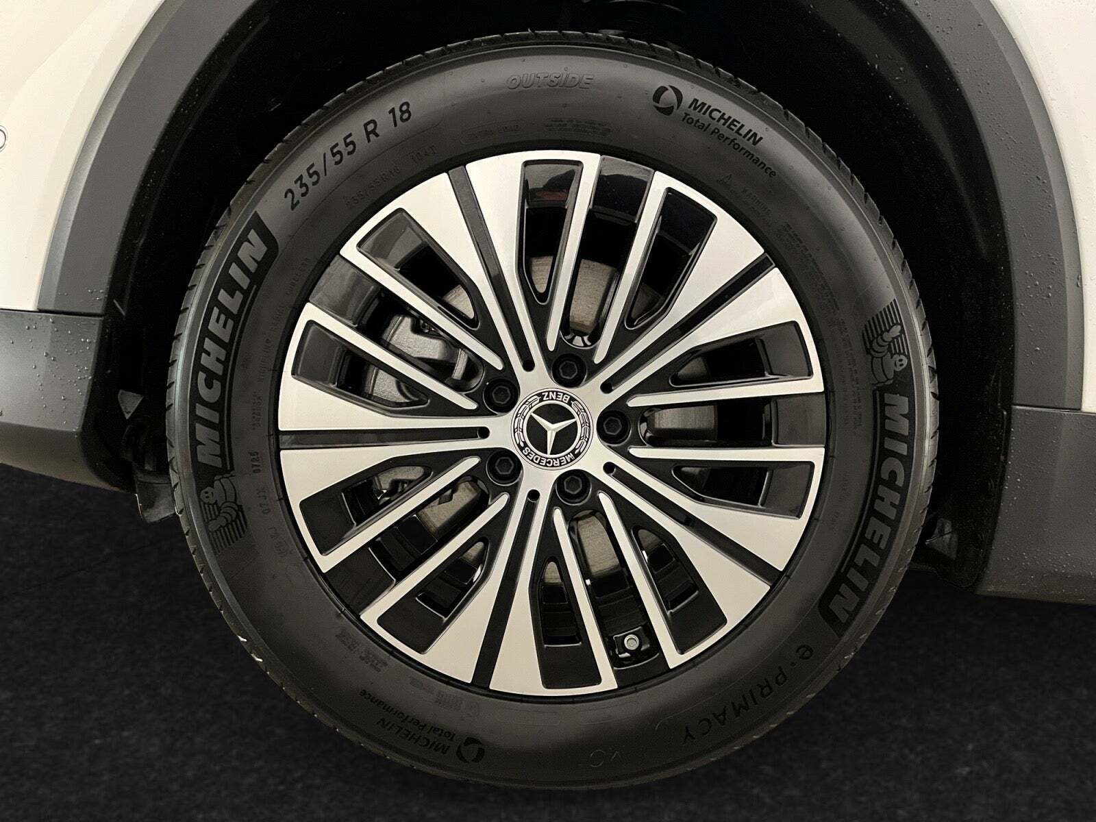 Hvid Mercedes EQB250+ fra 2025