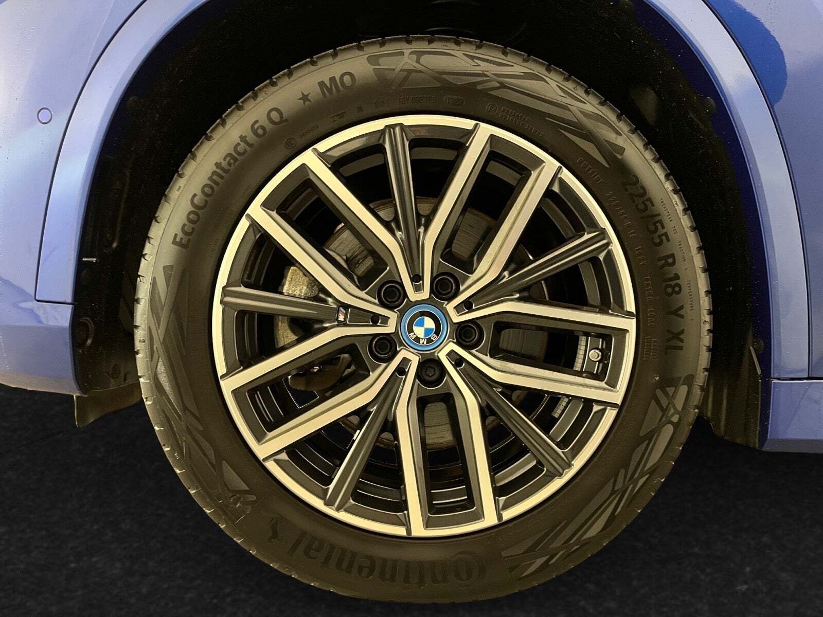 Blå BMW iX1 fra 2023