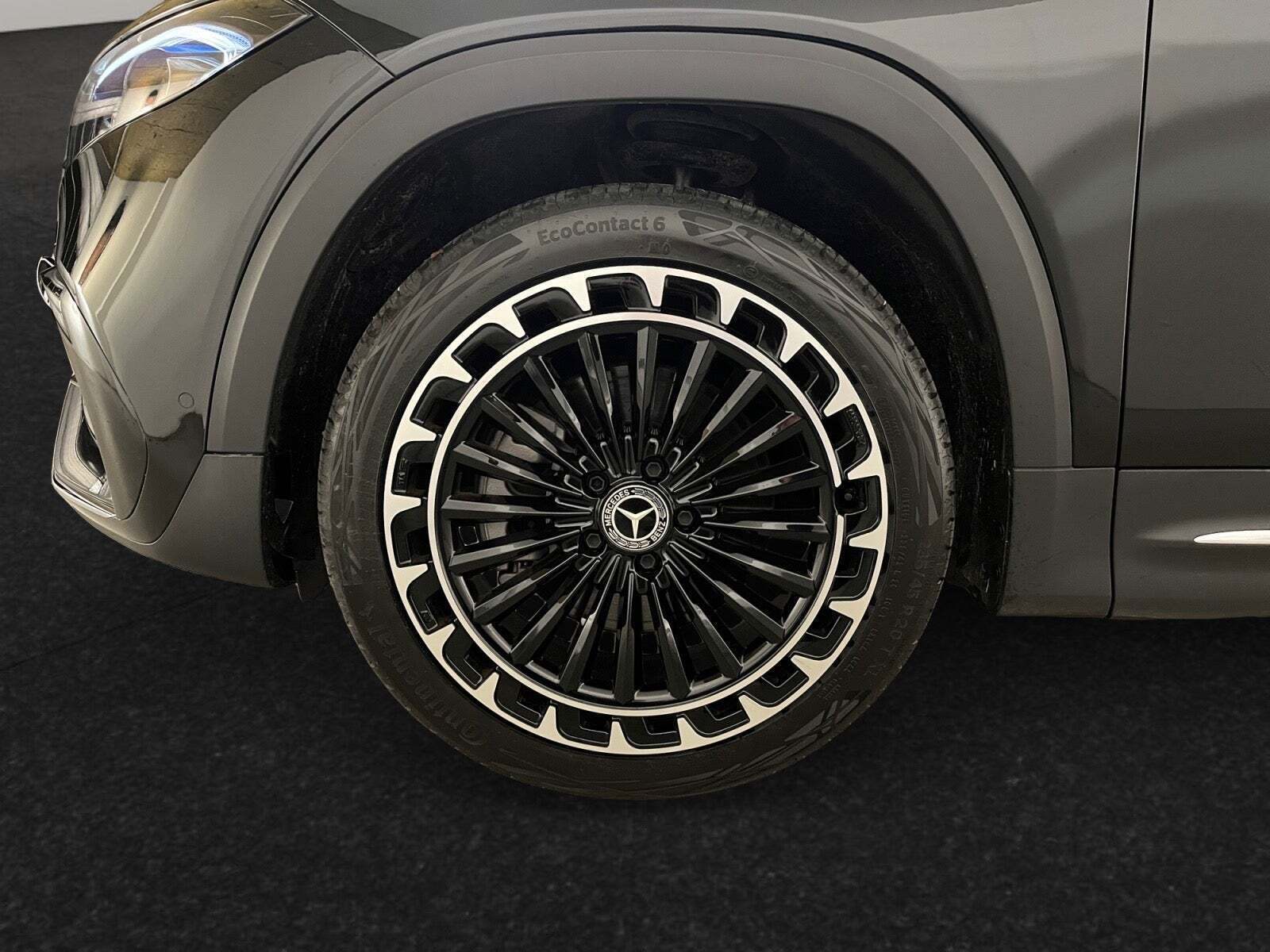 Sort Mercedes EQB350 fra 2022