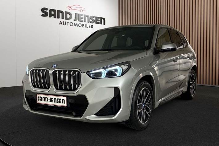 Grå BMW iX2 fra 2025 set udefra