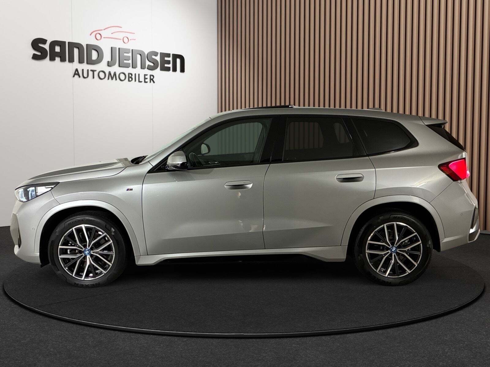 BMW iX2 eDrive20 M-Sport Van