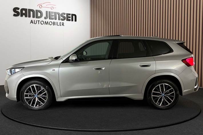 Grå BMW iX2 fra 2025