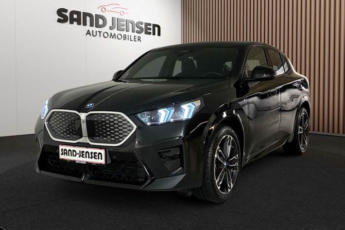 Sort BMW iX2 fra 2025 set udefra