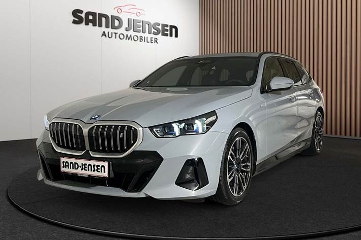 Grå BMW i5 fra 2025 set udefra