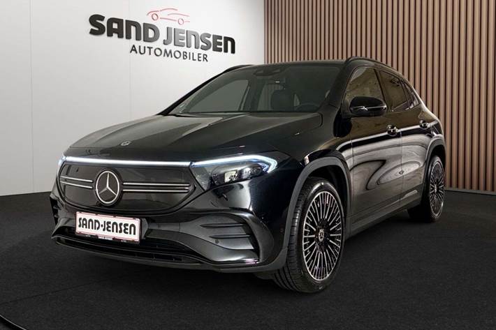 Sort Mercedes EQA250 fra 2024 set udefra