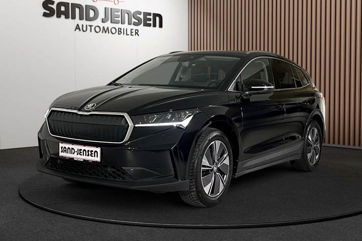 Sort Skoda Enyaq fra 2025 set udefra