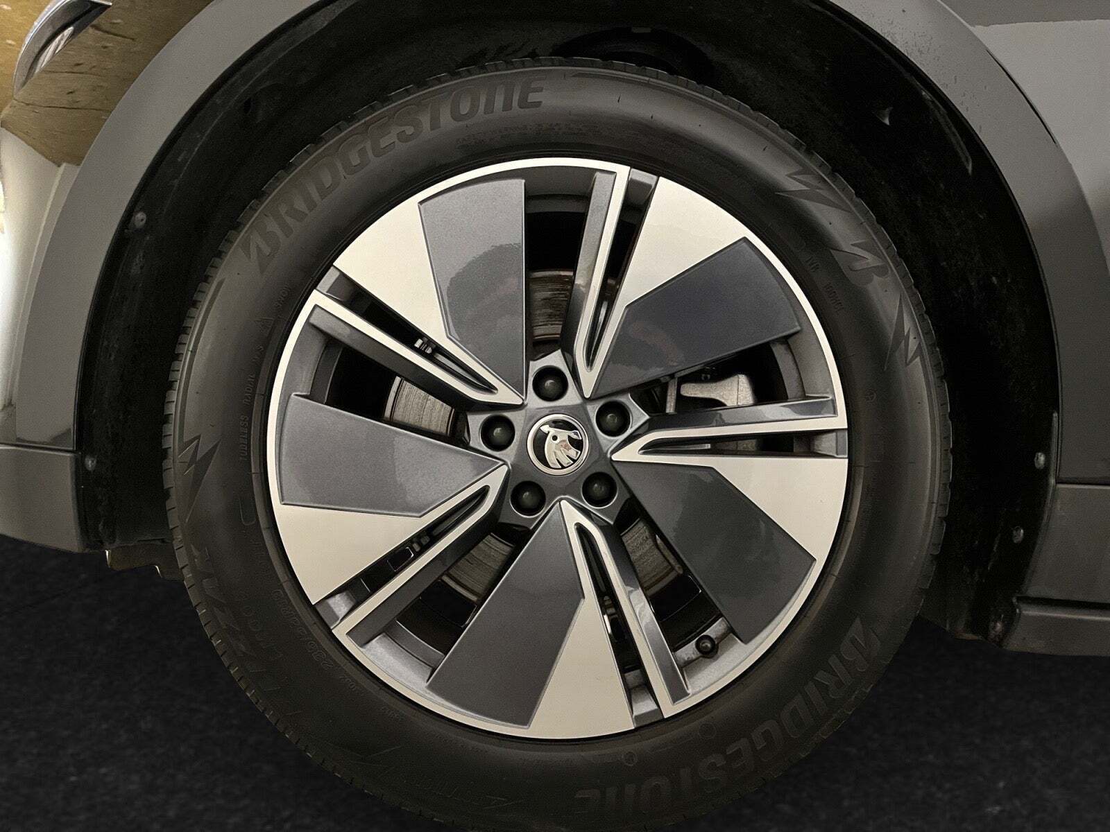 Sort Skoda Enyaq fra 2025