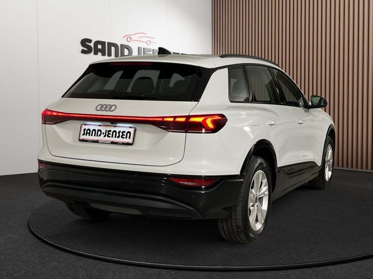 Audi Q6 e-tron Progress performance Van