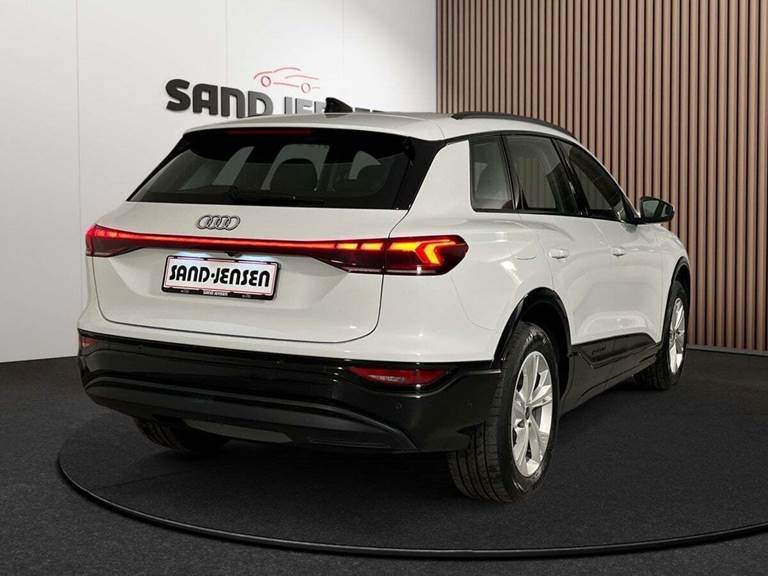 Audi Q6 e-tron Progress performance Van
