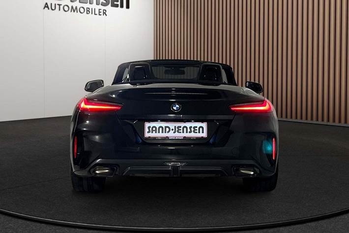 Sort BMW Z4 fra 2020 set udefra