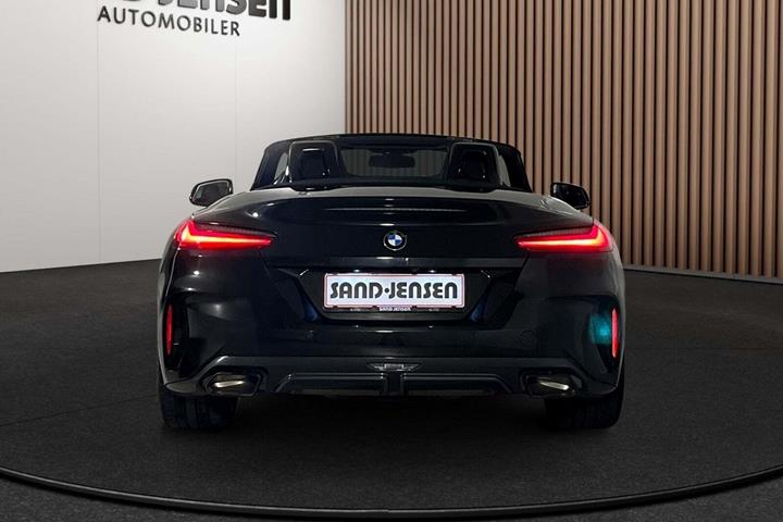 Sort BMW Z4 fra 2020 set udefra