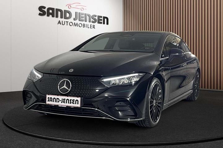 Sort Mercedes EQE350+ fra 2025 set udefra