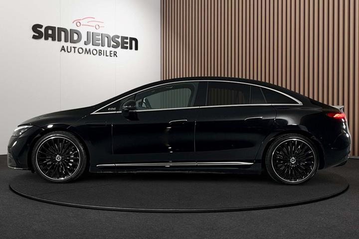 Sort Mercedes EQE350+ fra 2025