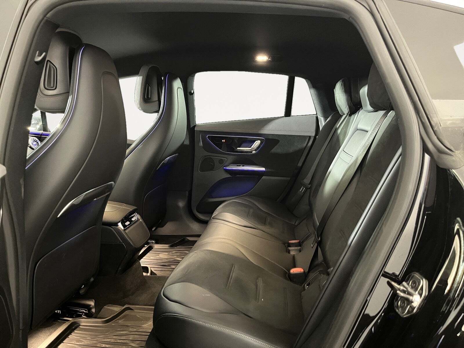 Sort Mercedes EQE350+ fra 2025