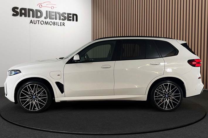 Hvid BMW X5 fra 2025