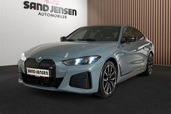 Grøn BMW i4 fra 2025 set udefra