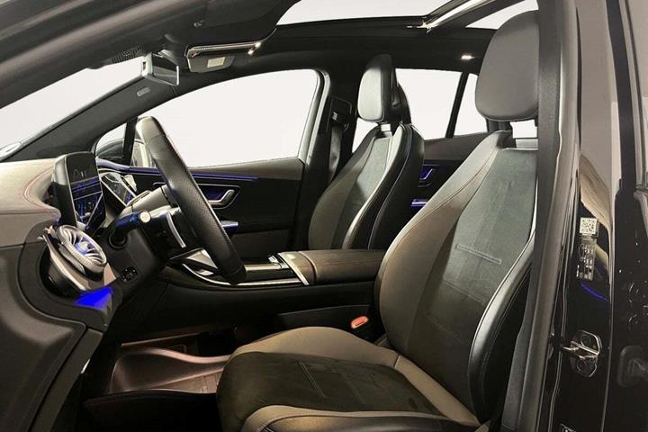 Sort Mercedes EQE350 SUV fra 2024