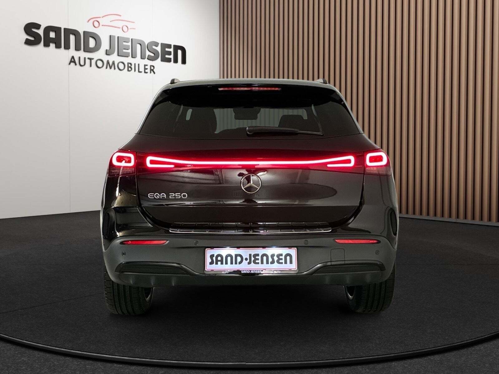 Sort Mercedes EQA250 fra 2024