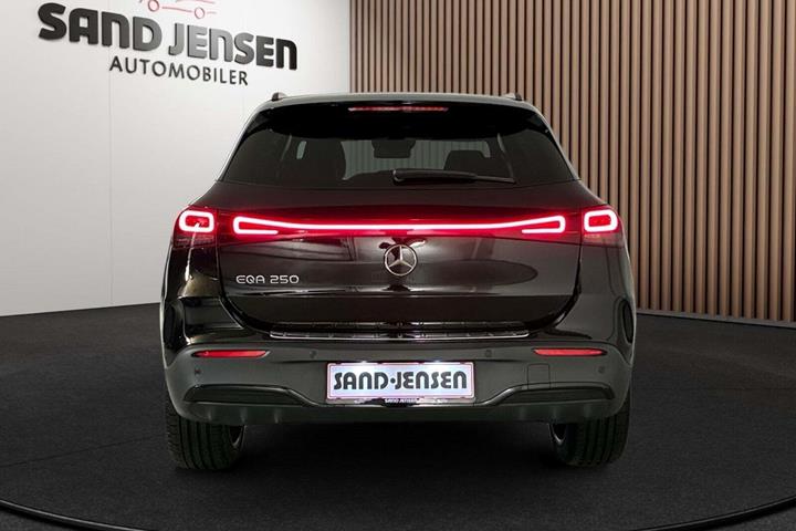 Sort Mercedes EQA250 fra 2024