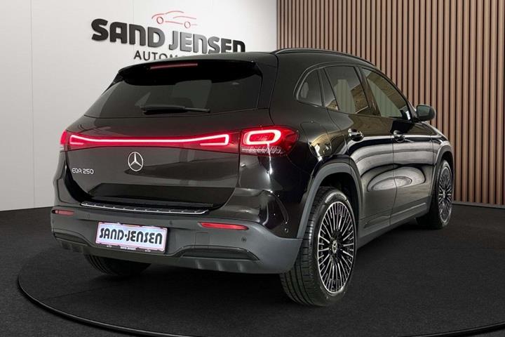 Sort Mercedes EQA250 fra 2024